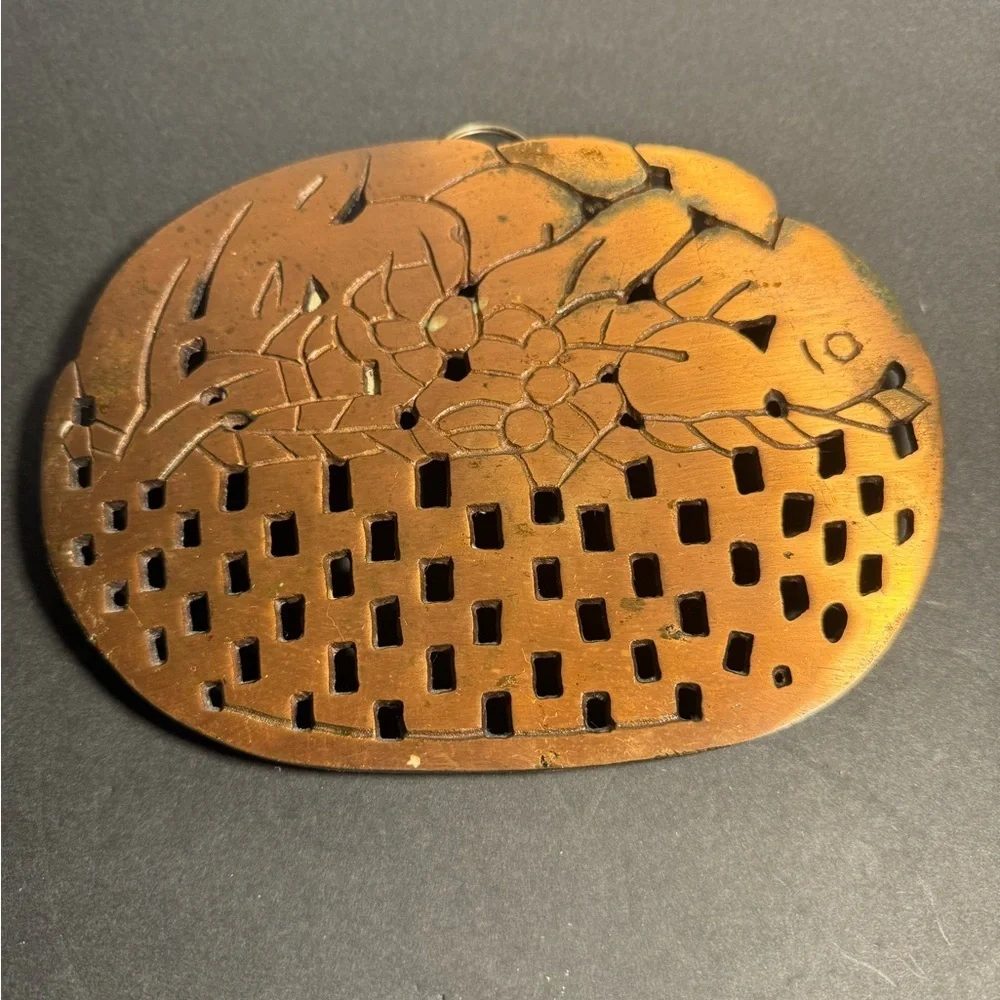 Fruit basket Brass trivet